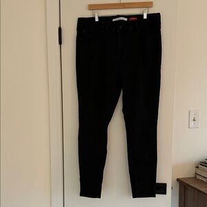 Celebrity Pink Women's Classic Black Skinny Jeans. The Rider.
